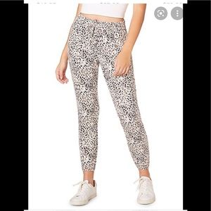NWT‼️Off Duty by BB Dakota Cheetah Print Joggers -Small